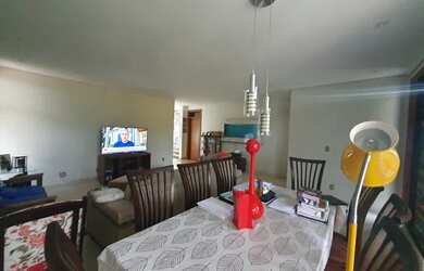 Imagem 3: Casa de condomínio sobrado para aluguel e venda possui 380 metros quadrados com 4 quartos