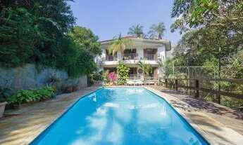 Imagem: Casa de condomínio residencial está localizado