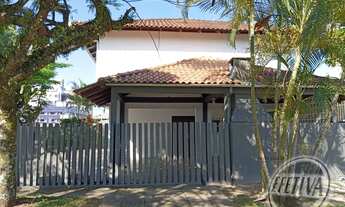 Imagem 2: Oportunidade Única: Casa no Centro de Guaratuba com Suíte e Churrasqueira