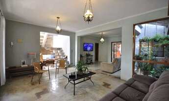 Imagem: Sobrado Rústico à venda com 5 quartos