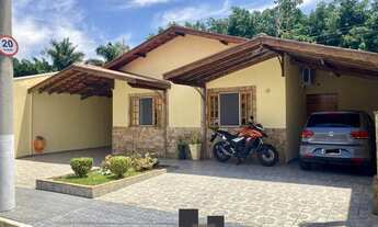 Imagem: Casa à venda em uma região tranquila