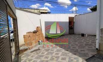 Imagem 2: Casa de Esquina com 2 quartos, quintal e 3 vagas à venda por R$ 320.000 - Jardim Leblon