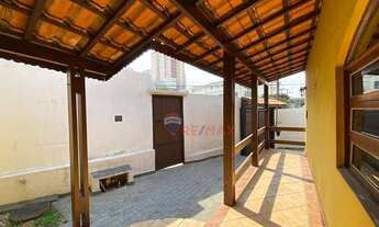 Imagem: Terreno (Zona Mista), com duas casas à