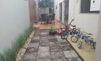 Imagem 6: Do lado da praça e perto do lago. Suíte master hidro, closed e sacada. Poço e USINA SOLAR