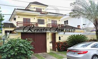 Imagem 2: Casa triplex em condomínio, com 4 suítes, sótão, piscina, sauna a vapor e vaga para 4 carr