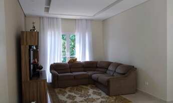 Imagem 4: Sobrado em condomínio fechado com 500 m2, 3 suítes com closet, 6 vagas, escritório e acade