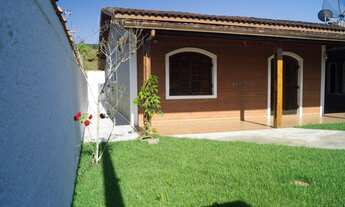 Imagem 2: Casa com 2 dormitórios, 1 suíte, 2 vagas, churrasqueira - Caraguatatuba