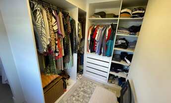 Imagem 4: Ampla casa com 3 quartos, sendo 1 suíte com piso em Porcelanato, churrasqueira e muito mai