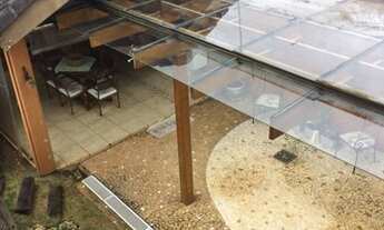 Imagem 3: Casa de condomínio para venda tem 444 m² com 4 quartos sendo 4 suites, piscina e churrasqu