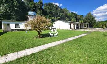 Imagem 2: Chácara com área de 3.995 m² totalmente planos, contendo casa e galpão