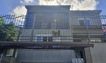 Imagem 2: Casa de 03 dormitórios com suíte e closet ;04 vagas de garagem no bairro Alto Petrópolis e