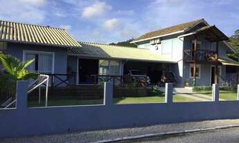 Imagem: Casa de condomínio à venda no bairro Sambaqui