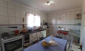 Imagem 7: Sobrado para venda possui 247 metros quadrados com 3 quartos em Vila Esperança - Maringá