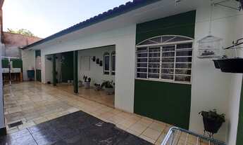 Imagem 4: Sobrado para venda possui 247 metros quadrados com 3 quartos em Vila Esperança - Maringá