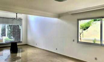 Imagem 6: Casa de condomínio Alphaville 01 para aluguel possui 600 metros quadrados com 5 quartos