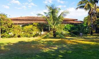 Imagem 2: Casa de praia com quatro quartos, localizada num terreno com cinco lotes, em Manguinhos, S