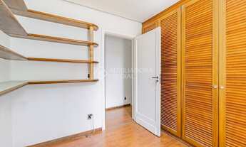 Imagem 5: Casa para venda possui 225 m² com 3 quartos em Ipanema - Porto Alegre - RS