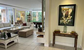 Imagem 3: Casa para venda tem 400 metros quadrados com 5 quartos.