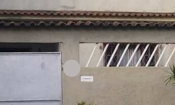 Imagem: Casa linear com terraço em condomínio