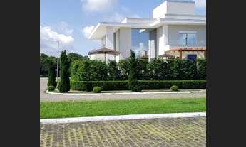 Imagem 6: Casa para aluguel e venda possui 500 metros quadrados com 5 quartos.