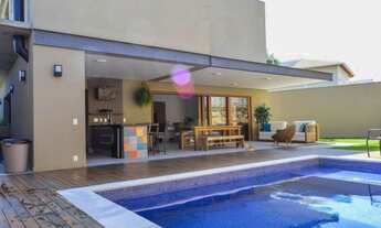 Imagem: Casa de 274 metros quadrados no bairro Alphaville