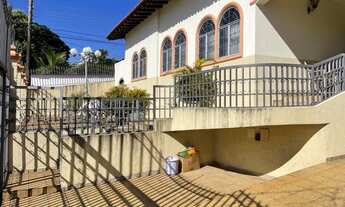 Imagem 3: Casa para venda tem 282 metros quadrados com 3 quartos em Setor Sul - Goiânia - GO