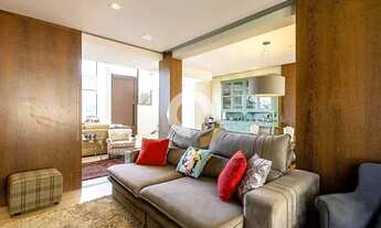 Imagem 3: Casa de condomínio sobrado para aluguel e venda possui 371 metros quadrados com 4 quartos