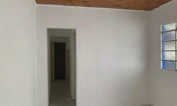 Imagem 2: Casa térrea com 02 dormitórios, sala, cozinha, banheiro e área de serviço - com 01 vaga de