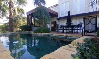 Imagem: Casa térrea em condomínio fechado de alto