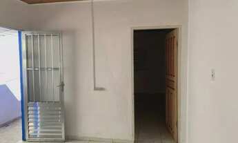 Imagem 3: Casa térrea com 02 dormitórios, sala, cozinha, banheiro e área de serviço - com 01 vaga de