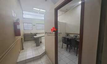 Imagem 5: Prédio comércial, 9 vagas,6 salas, 6 banheiros, 1 cozinha. Ótima localização