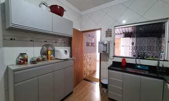 Imagem 7: Casa térrea com lote de esquina, 4 quartos, área gourmet e piscina aquecida, a 8 minutos d