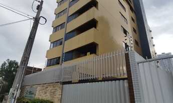 Imagem 2: Apartamento com grande área e super bem localizado