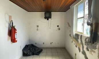 Imagem 7: Casa comercial ou residencial no centro da cidade ocidental perto da principal