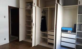 Imagem 5: Apartamento para venda possui 136 metros quadrados com 3 quartos no bairro de copacabana