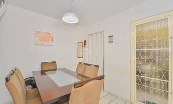 Imagem 7: Sobrado para venda possui 130 metros quadrados com 3 quartos em Campo Comprido - Curitiba