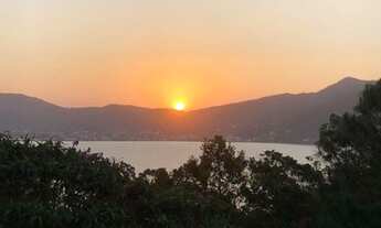 Imagem: Casa de condomínio com 3 quartos na Praia