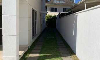 Imagem 2: Casa de condomínio para aluguel possui 340 metros quadrados com 5 quartos