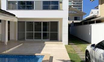 Imagem 7: Casa de condomínio para aluguel possui 340 metros quadrados com 5 quartos