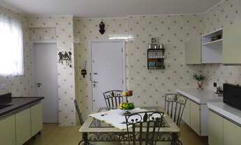 Imagem 6: Apto muito espaçoso, sala, copa e cozinha, area de serviço tudo grande, janela dos dois l