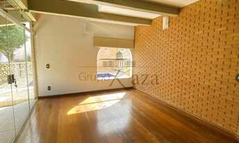 Imagem 2: Casa de condomínio para aluguel possui 400 metros quadrados com 4 quartos