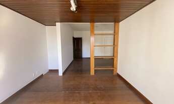 Imagem 2: 3 Quartos - 1 Suíte - Varanda - Dependência de Empregada - 2 Vagas de Garagem