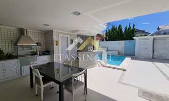 Imagem 2: Casa de condomínio para venda tem 270 metros quadrados com 4 quartos