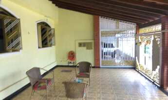 Imagem 3: Casa para venda tem 200 metros quadrados com 3 quartos, suíte...Esquina