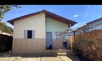 Imagem 2: CASA E BARRACAO Casa com 2 dormitórios