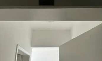 Imagem 2: Apto de 2 dormitórios, 1 bwc, sala para 2 ambientes, cozinha com armários embutidos e área