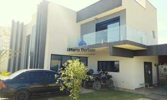 Imagem 5: Casa de condomínio para venda possui 320 metros quadrados com 4 quartos