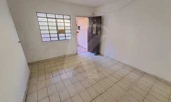 Imagem 5: Casa com 1 dormitório, sala, cozinha, banheiro e área de serviço