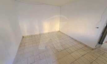 Imagem 6: Casa com 1 dormitório, sala, cozinha, banheiro e área de serviço