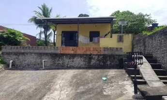 Imagem: Casa com 3 Quartos / Com Quintal / Bairro